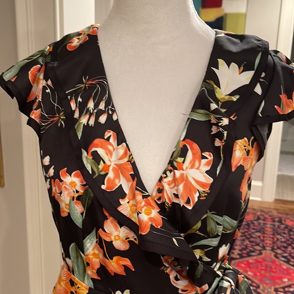 Wrap style floral print dress - Picture 2 of 7